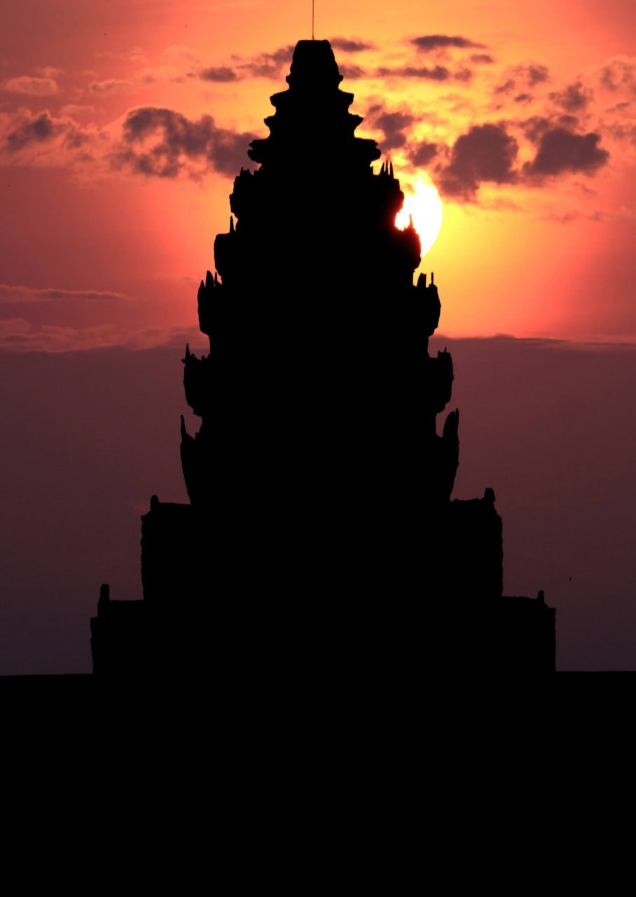 大美追日出｜春分奇景！吴哥窟 “日出穿塔”，千年石塔与金阳同框🌅