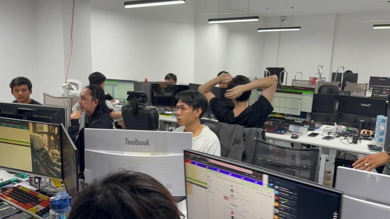 亚太警务报道｜柬埔寨金边突袭森速区电诈窝点 50余名外籍人员被拘留