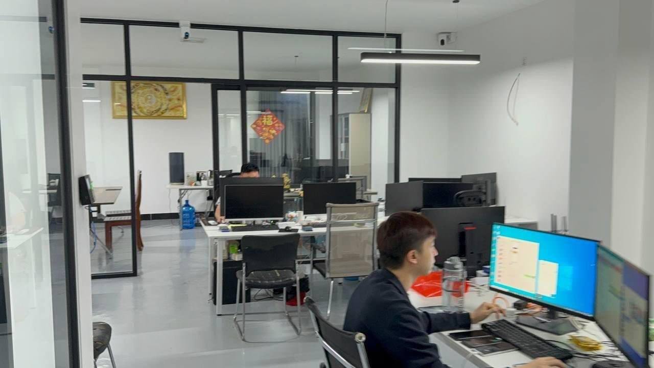 亚太警务报道｜柬埔寨金边突袭森速区电诈窝点 50余名外籍人员被拘留