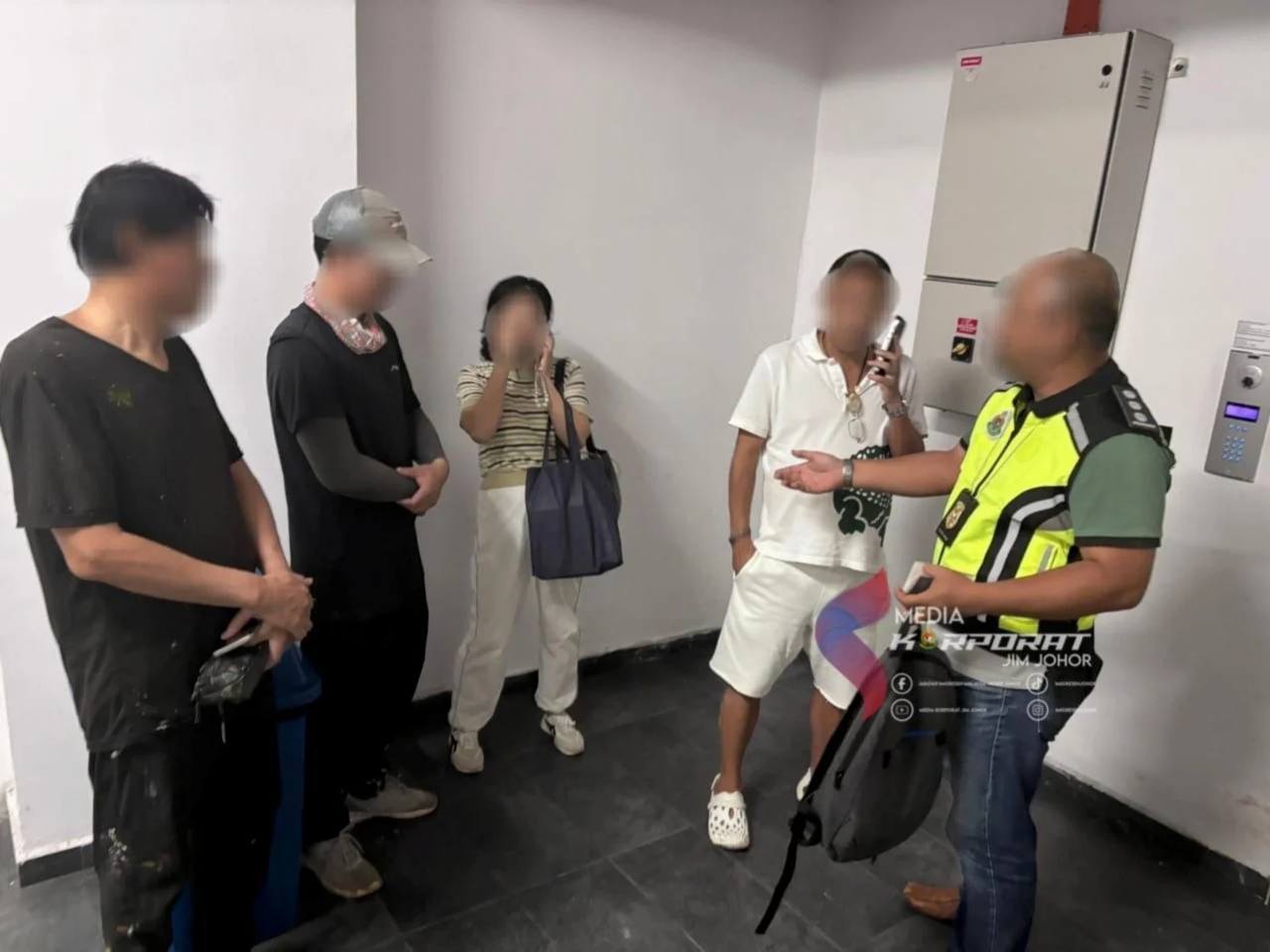 亚太警务报道｜马来西亚突袭豪宅捣毁假证据点 4名中国籍人员落网 13本护照曝光-亞太之聲電視台