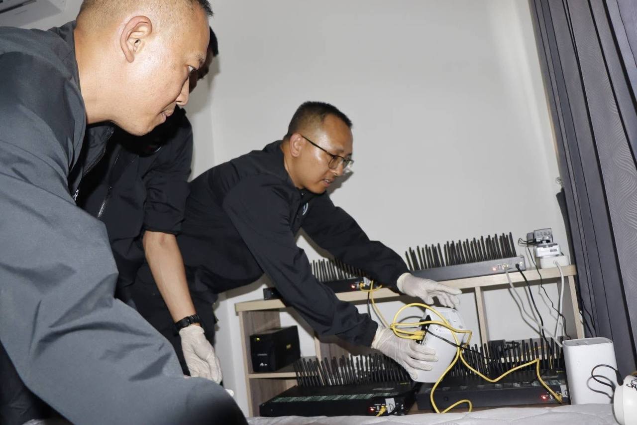 亚太警务报道｜曼谷查获大型 SIM Box 电诈基站 8 台设备跨省组网 疑台籍人员遥控操控-亞太之聲電視台