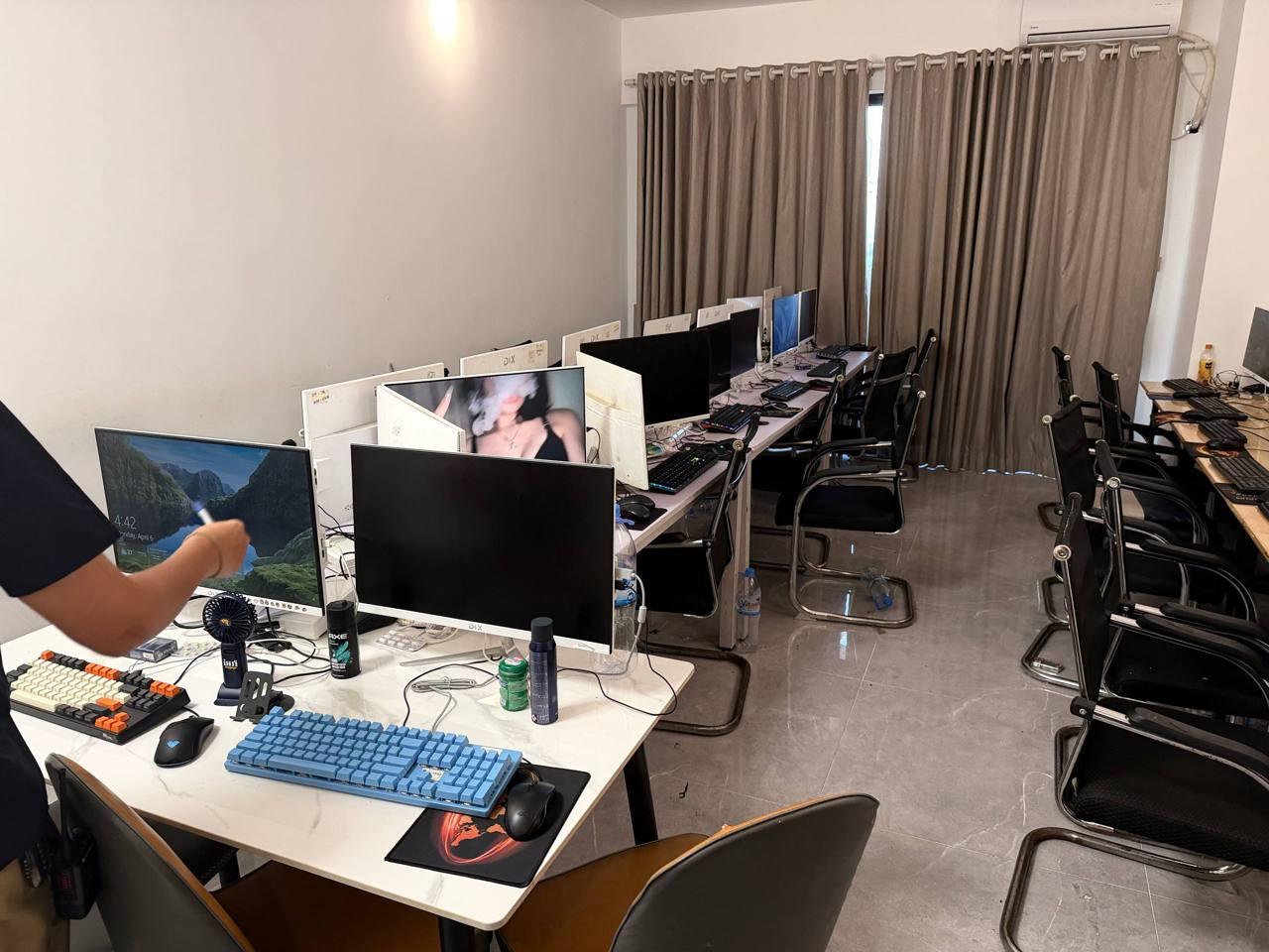 金边大规模清查行动！“银河花园”公寓218名跨国电诈嫌疑人落网