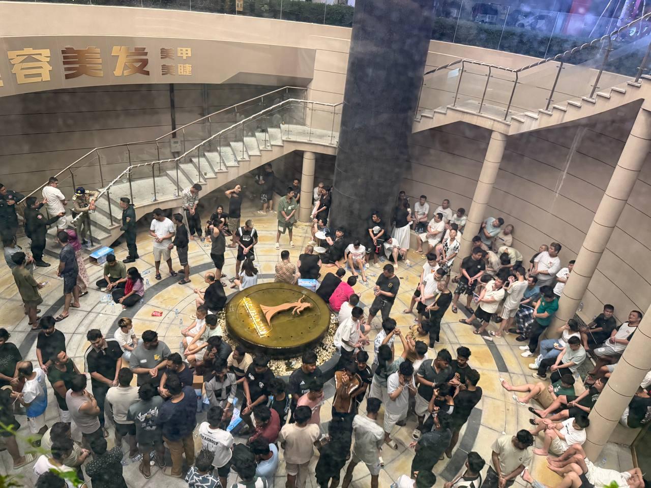 金边大规模清查行动!“银河花园”公寓218名跨国电诈嫌疑人落网