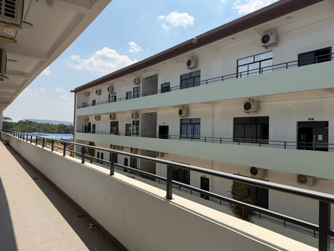 泰柬边境“E区”电诈窝点曝光 拘禁室、专业话术与跨境链条引全球关注