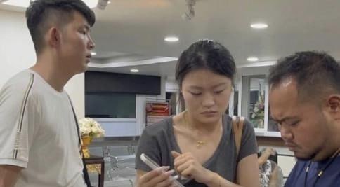 亚太警务报道｜21 岁中国女生芭提雅街头遭 “借看钱包” 套路 近 10 万泰铢财物瞬间失窃-亞太之聲電視台