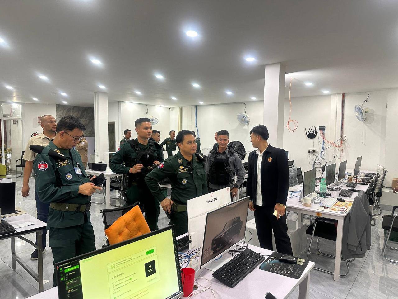 雷霆 8 小时！柬埔寨波贝两大诈骗窝点同步清零，300 余名外籍人员集中落网遣返