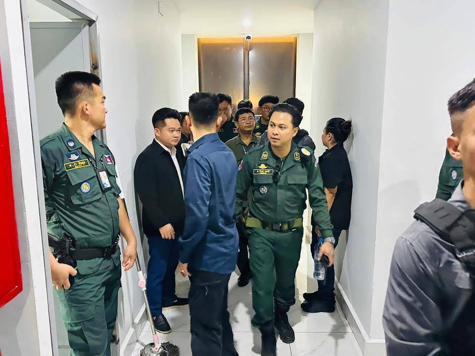 雷霆 8 小时！柬埔寨波贝两大诈骗窝点同步清零，300 余名外籍人员集中落网遣返