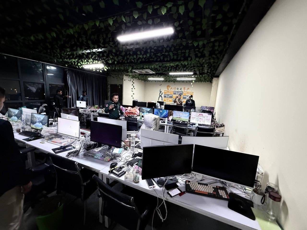 金边深夜雷霆清查！突击检查核心公寓 当场拘留 20 余人