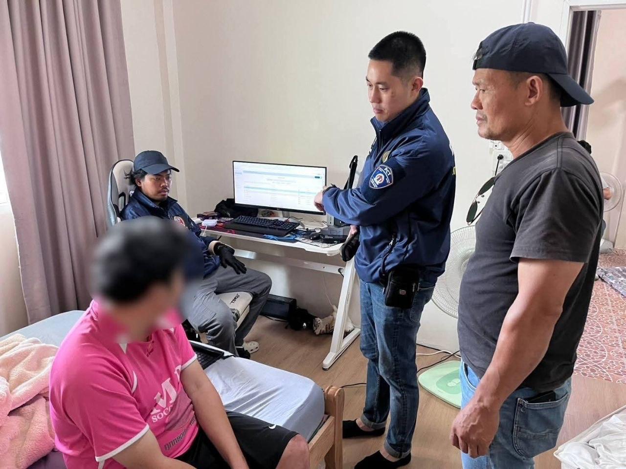 泰国尖竹汶府突击民居窝点 抓获线上赌博群组管理员